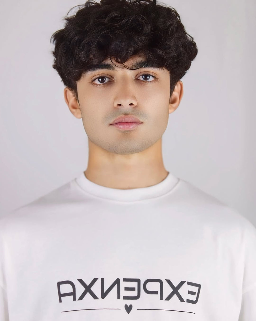 CREAM WHITE OVERSIZED GRAPHIC TEE