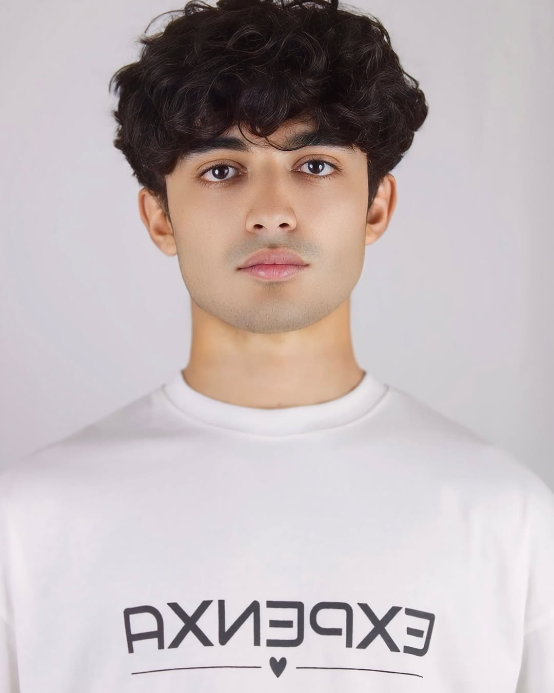 CREAM WHITE OVERSIZED GRAPHIC TEE