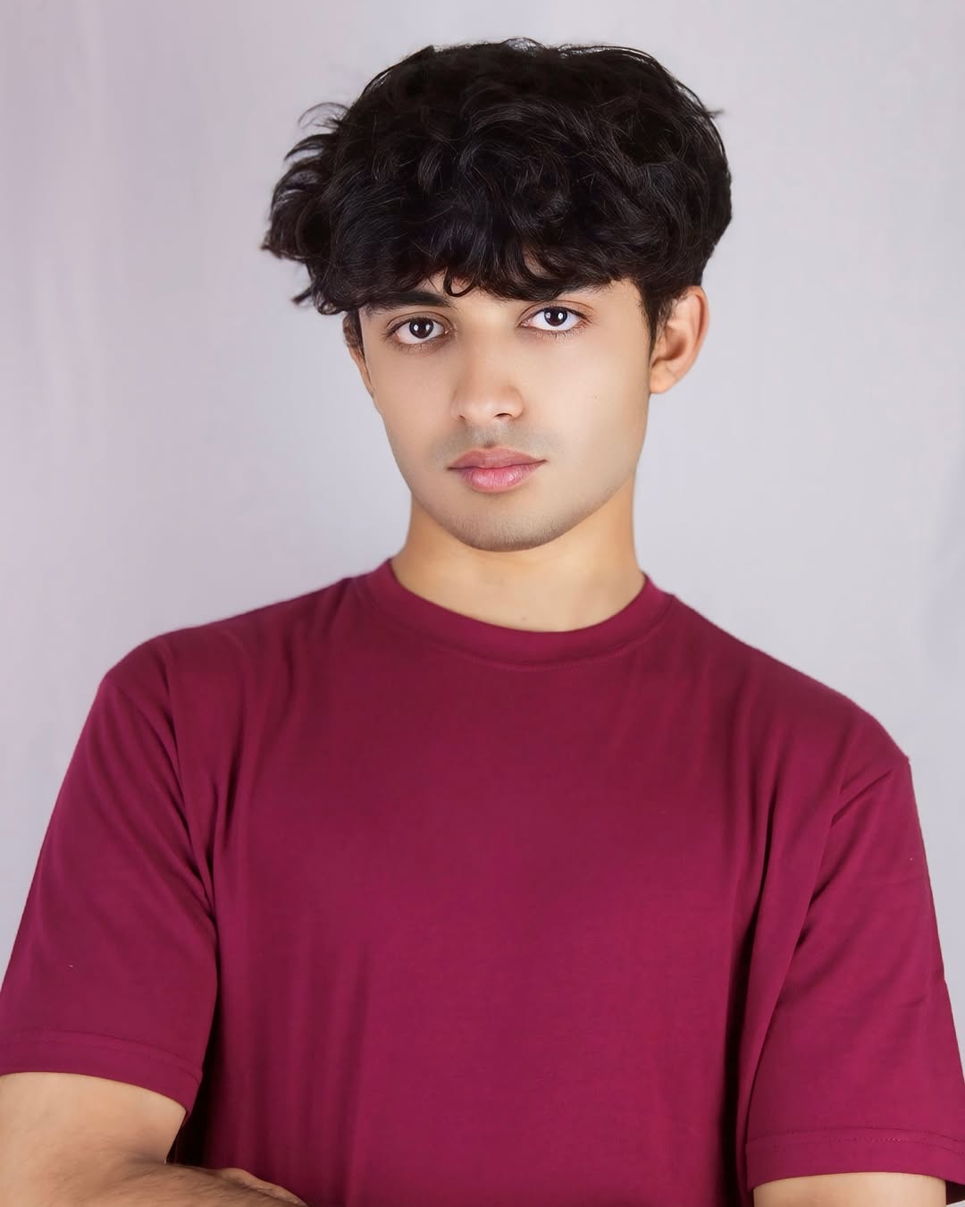 MAROON REGULAR FIT PLAIN TEE
