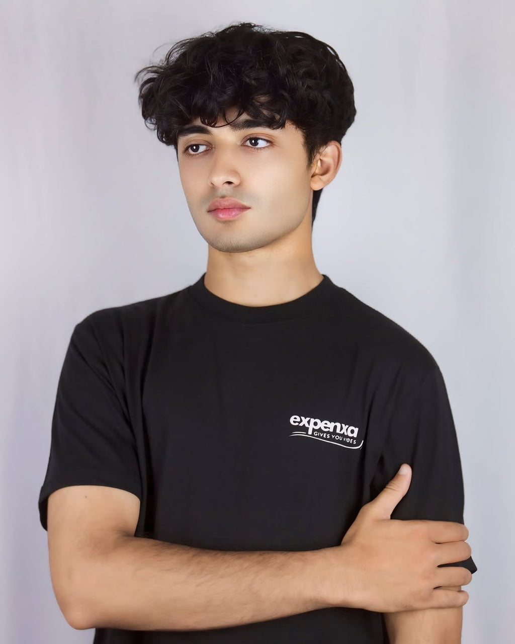 PREMIUM BLACK REGULAR FIT TEE