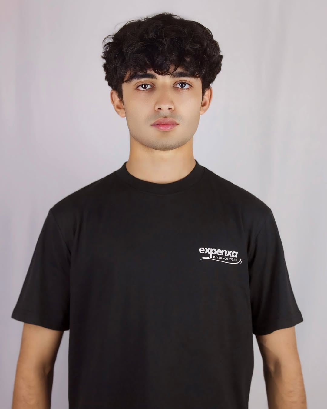PREMIUM BLACK REGULAR FIT TEE