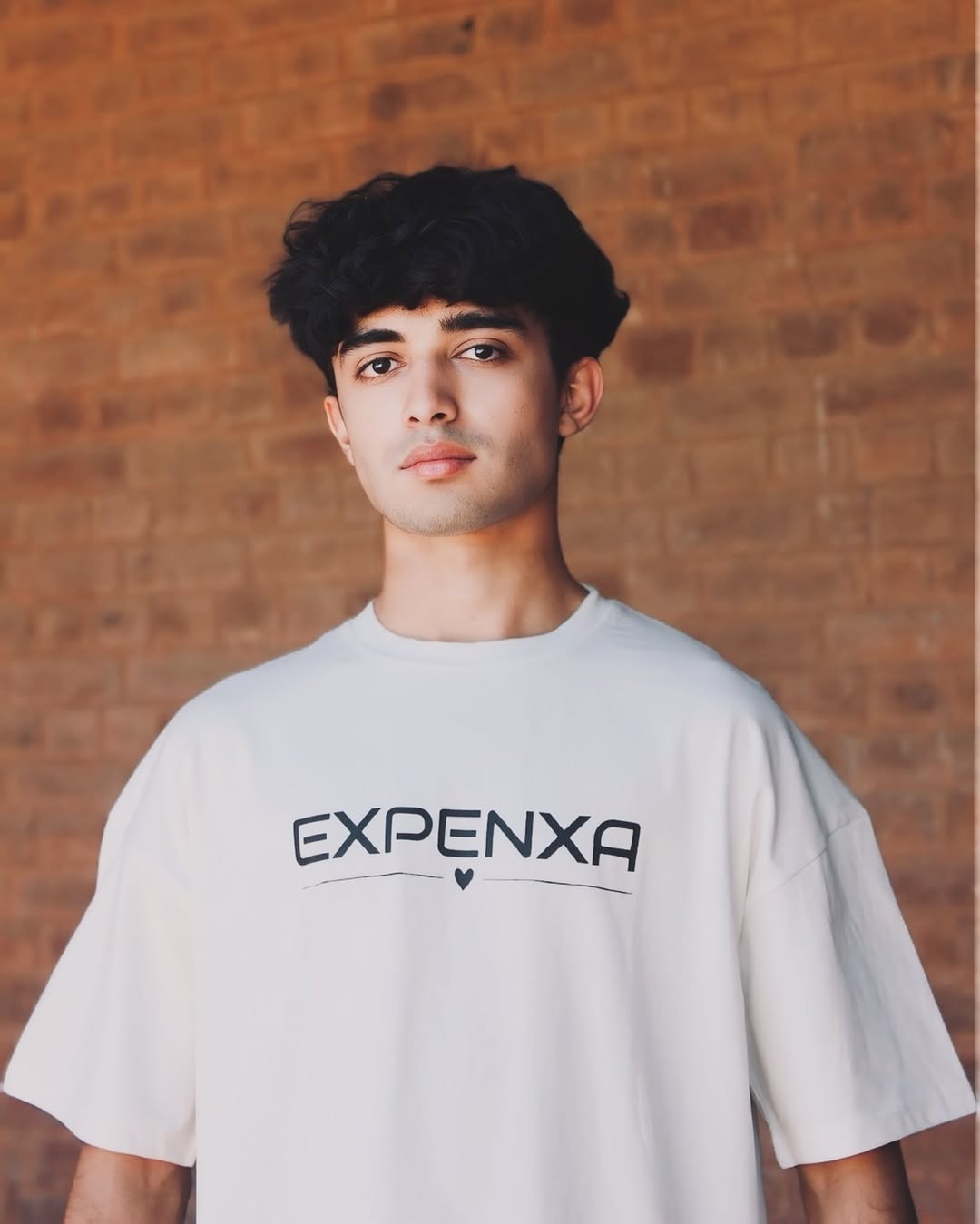 CREAM WHITE OVERSIZED GRAPHIC TEE
